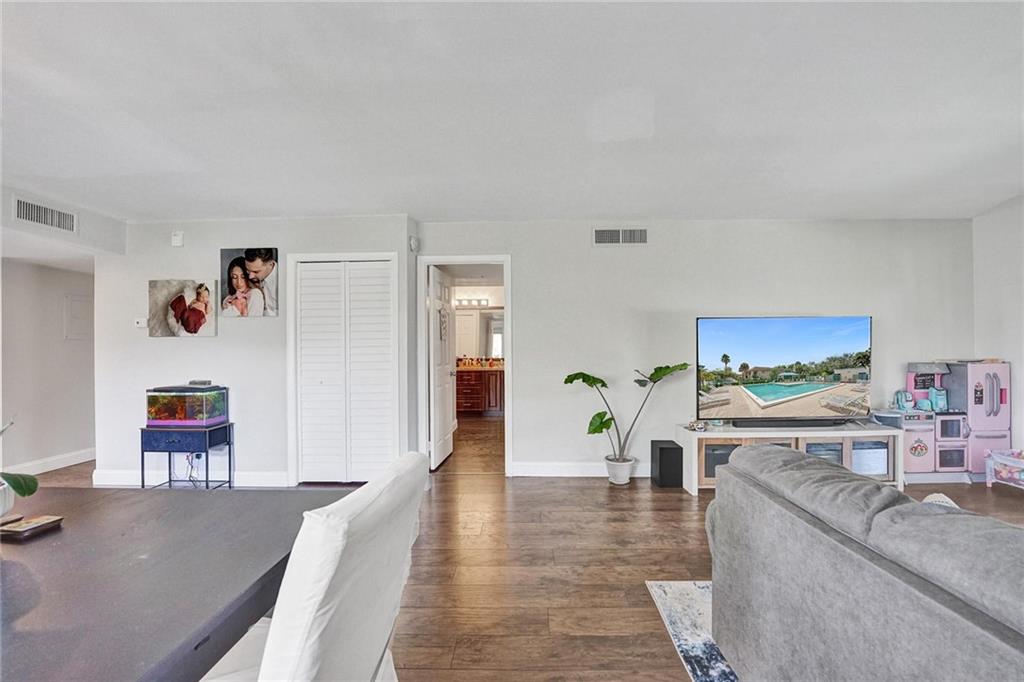 RACQUET CLUB - Residential