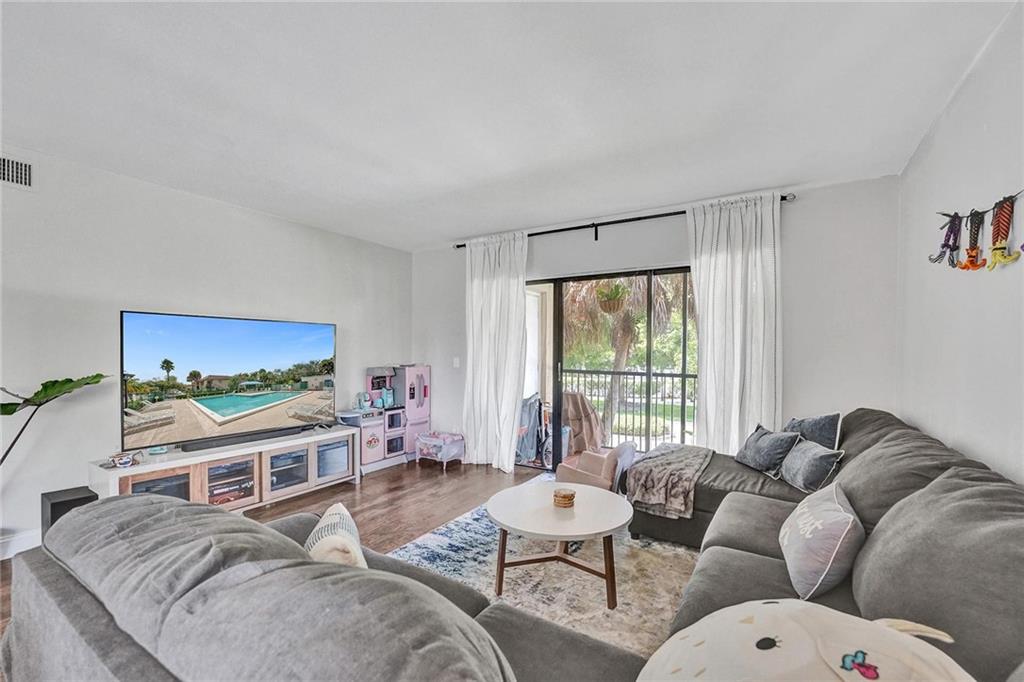 RACQUET CLUB - Residential