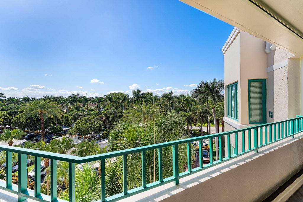 Photo of 100 SE 5th Avenue #PH14, Boca Raton, FL 33432 (MLS # B26091430)