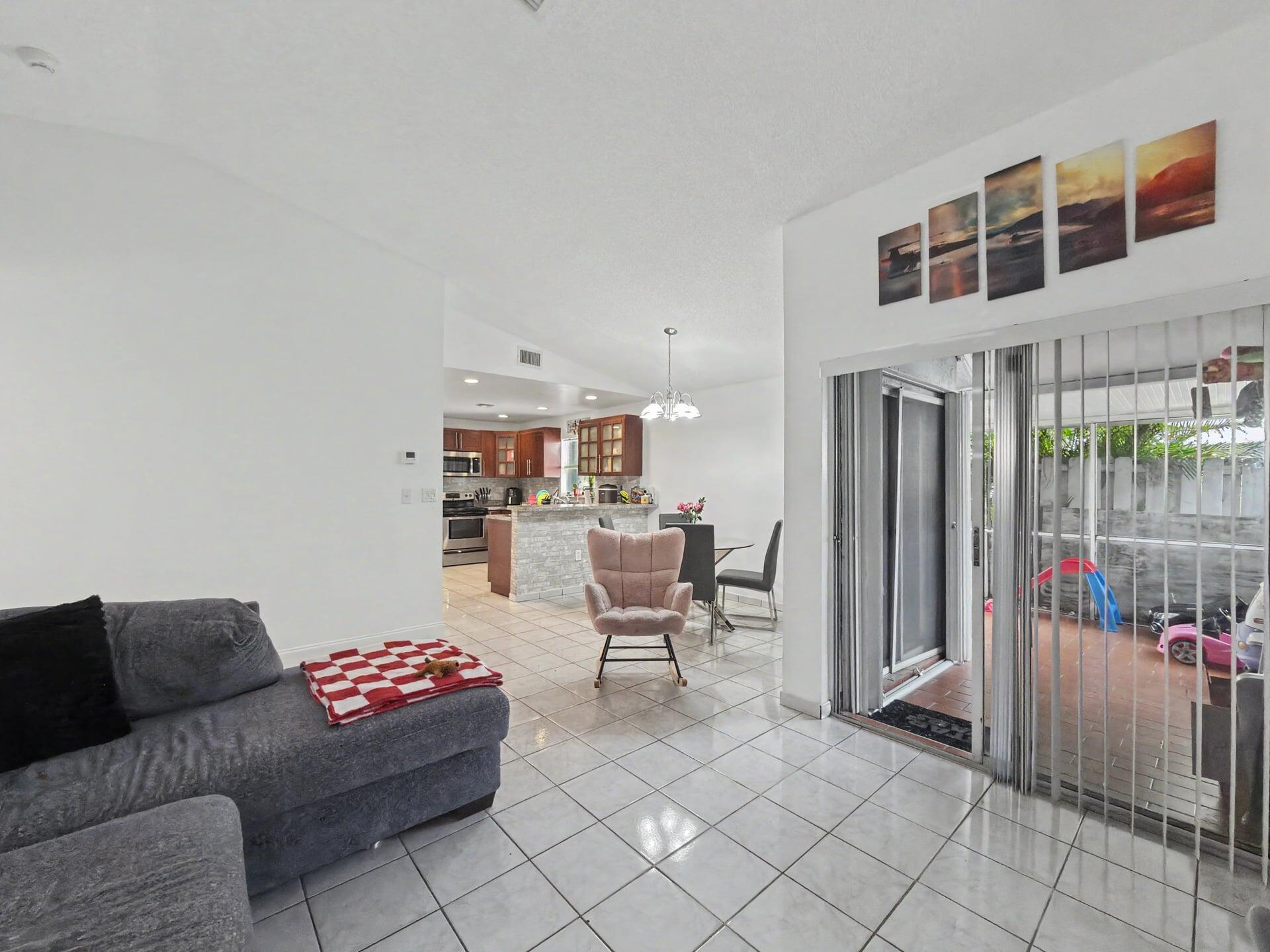 CORAL LAKES - Residential