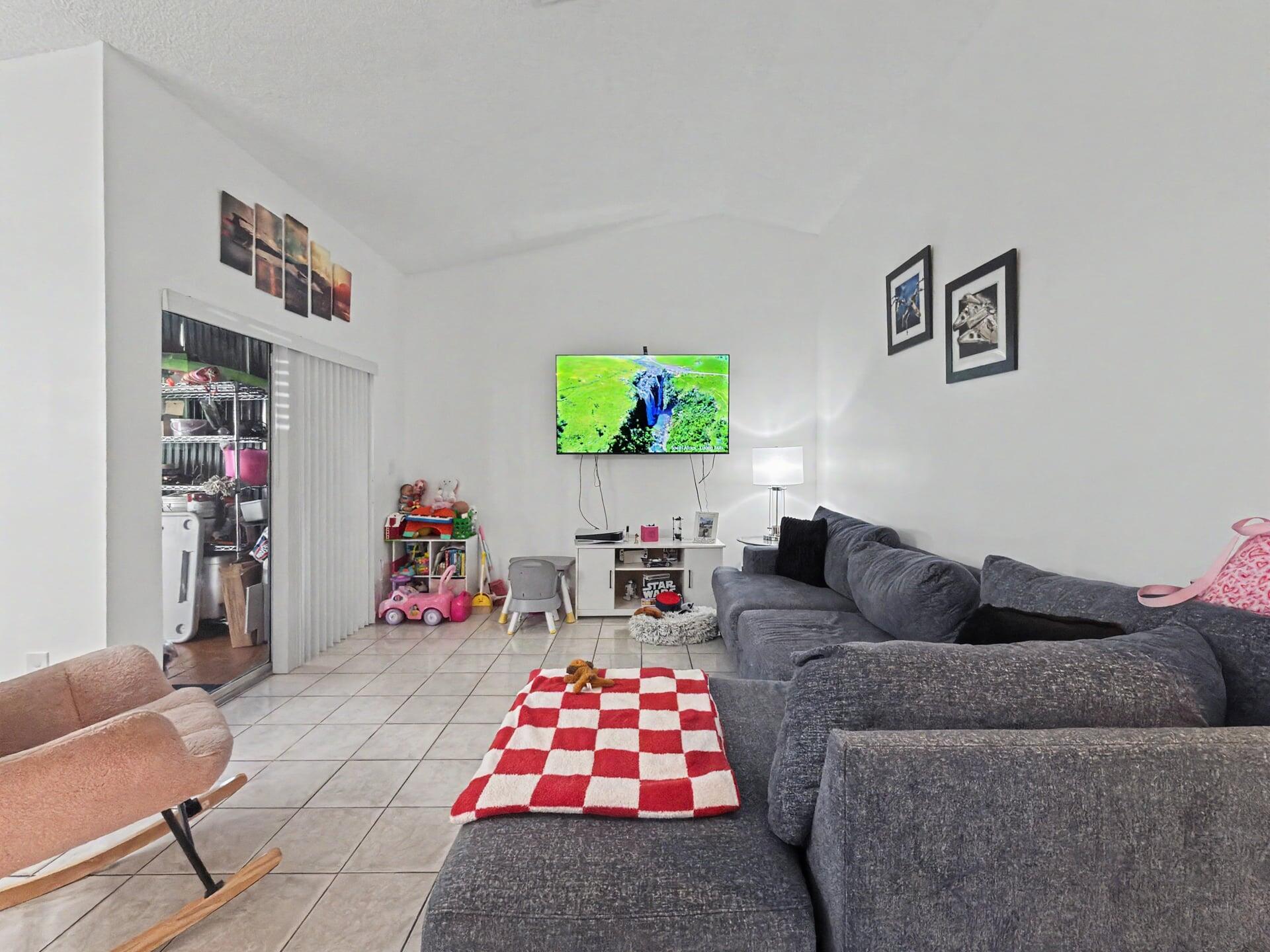 CORAL LAKES - Residential