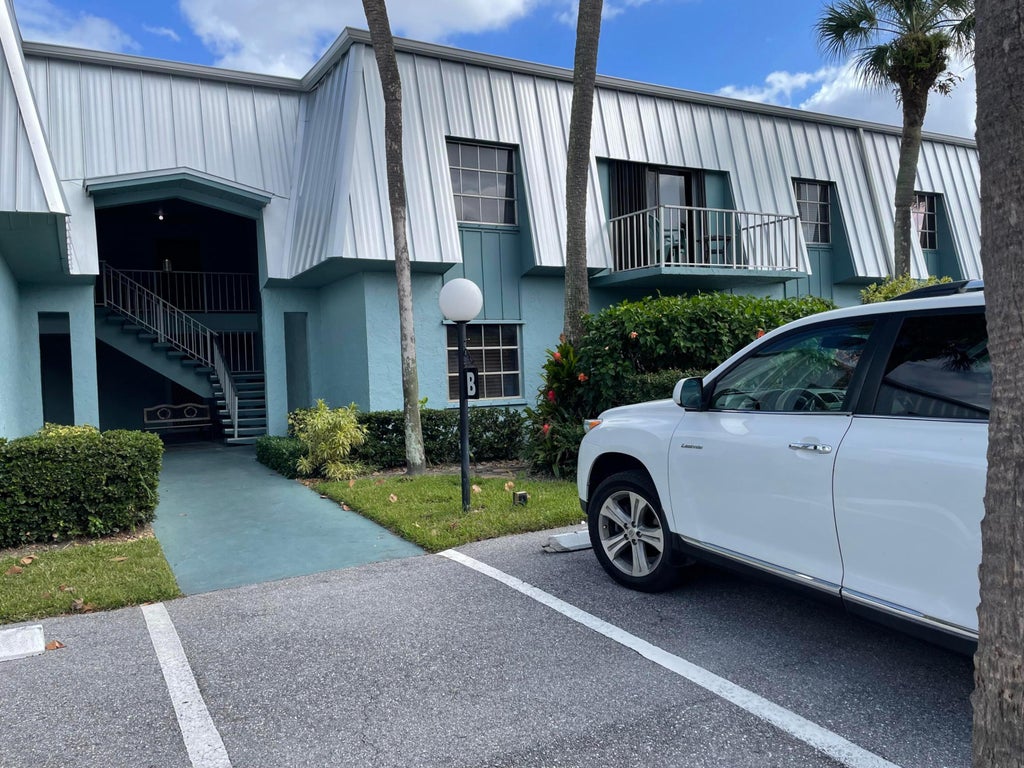Photo of 950 S KANNER HWY B-7 Highway #B-7, Stuart, FL 34994 (MLS # B26079779)