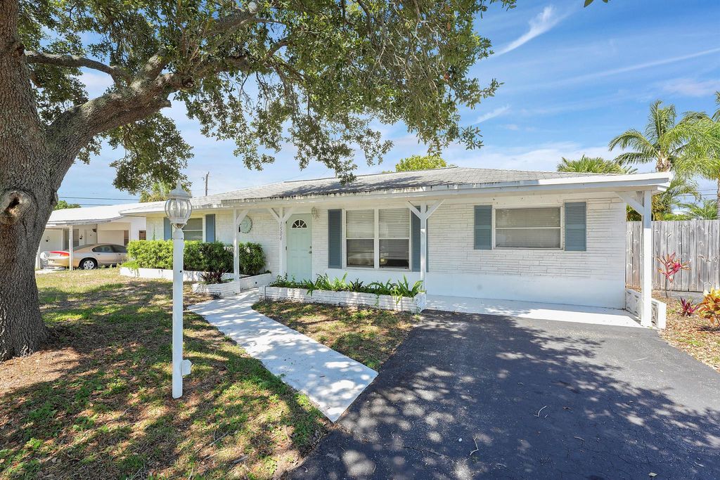 Photo of 1504 Treemont Avenue, Jupiter, FL 33469 (MLS # R11100291)