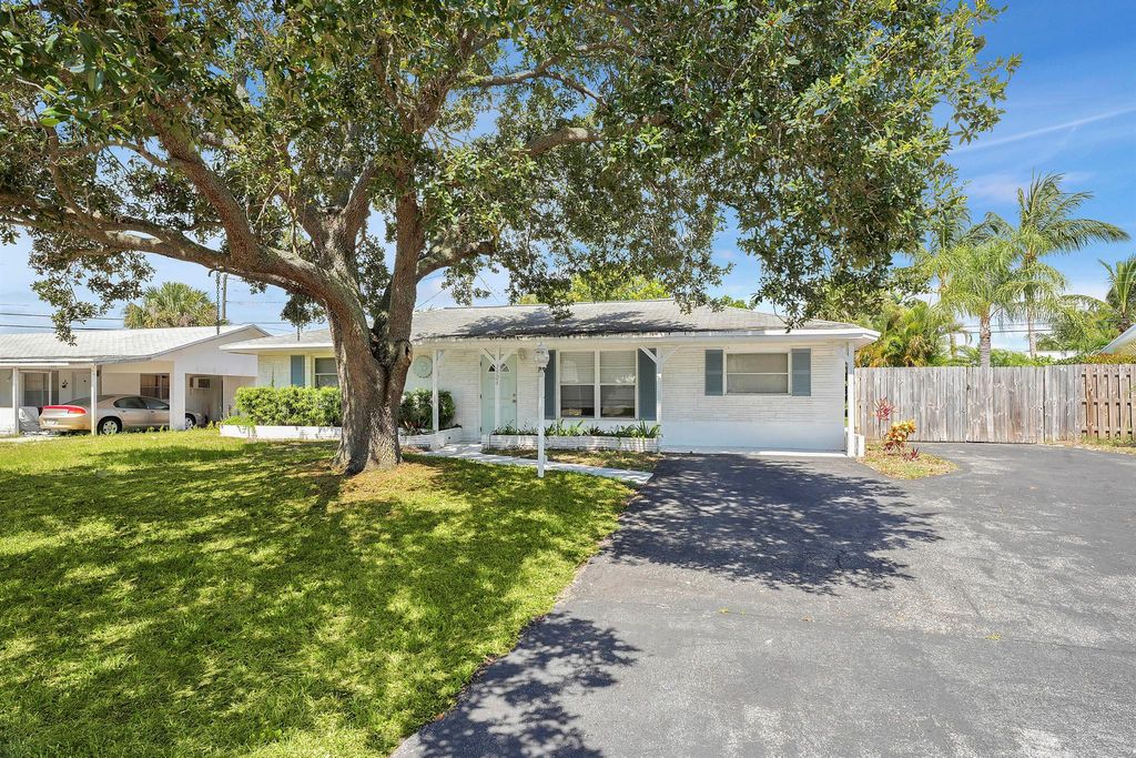 Photo of 1504 Treemont Avenue, Jupiter, FL 33469 (MLS # R11100291)