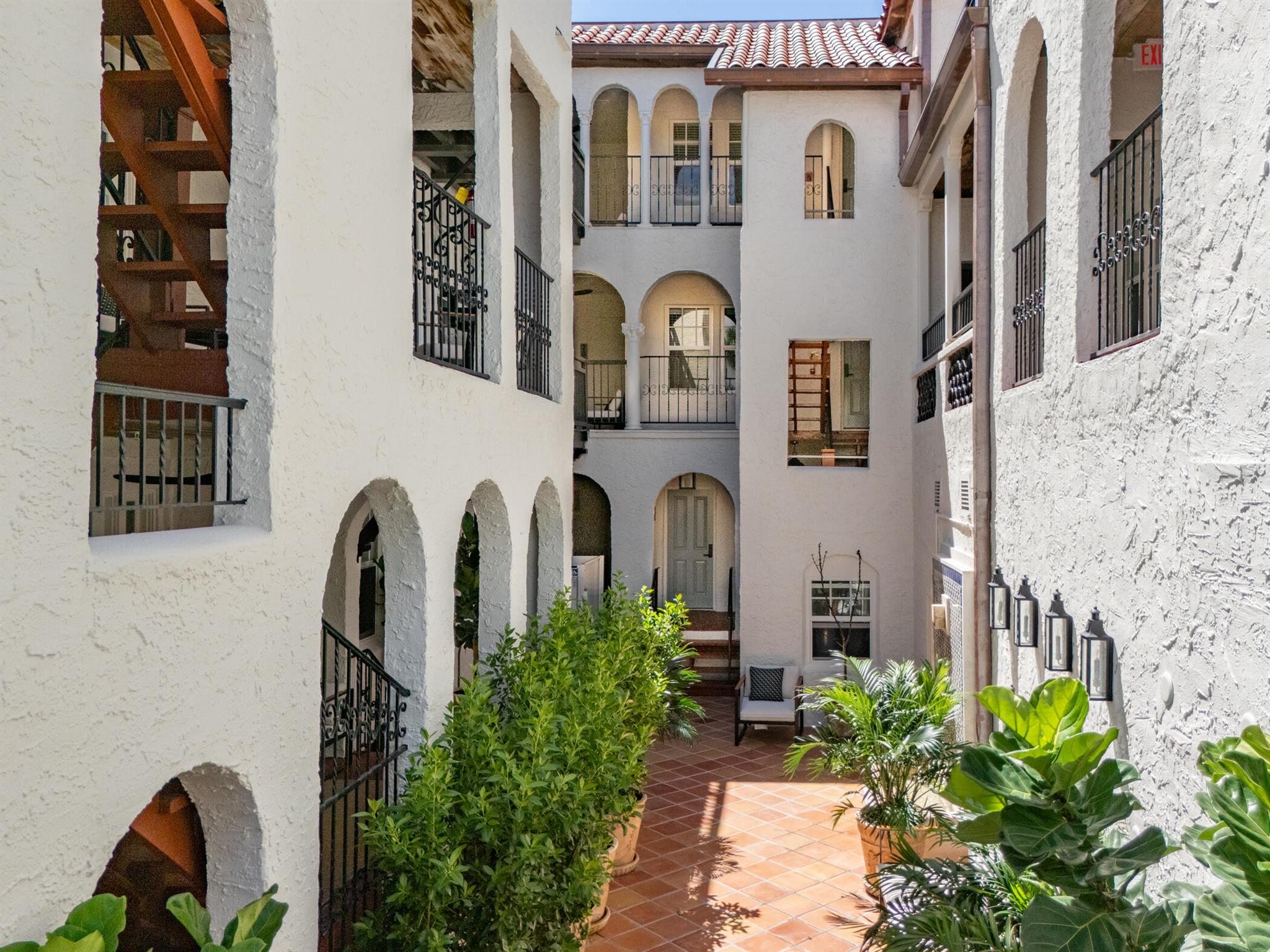 FLORAL PARK - Residential Lease