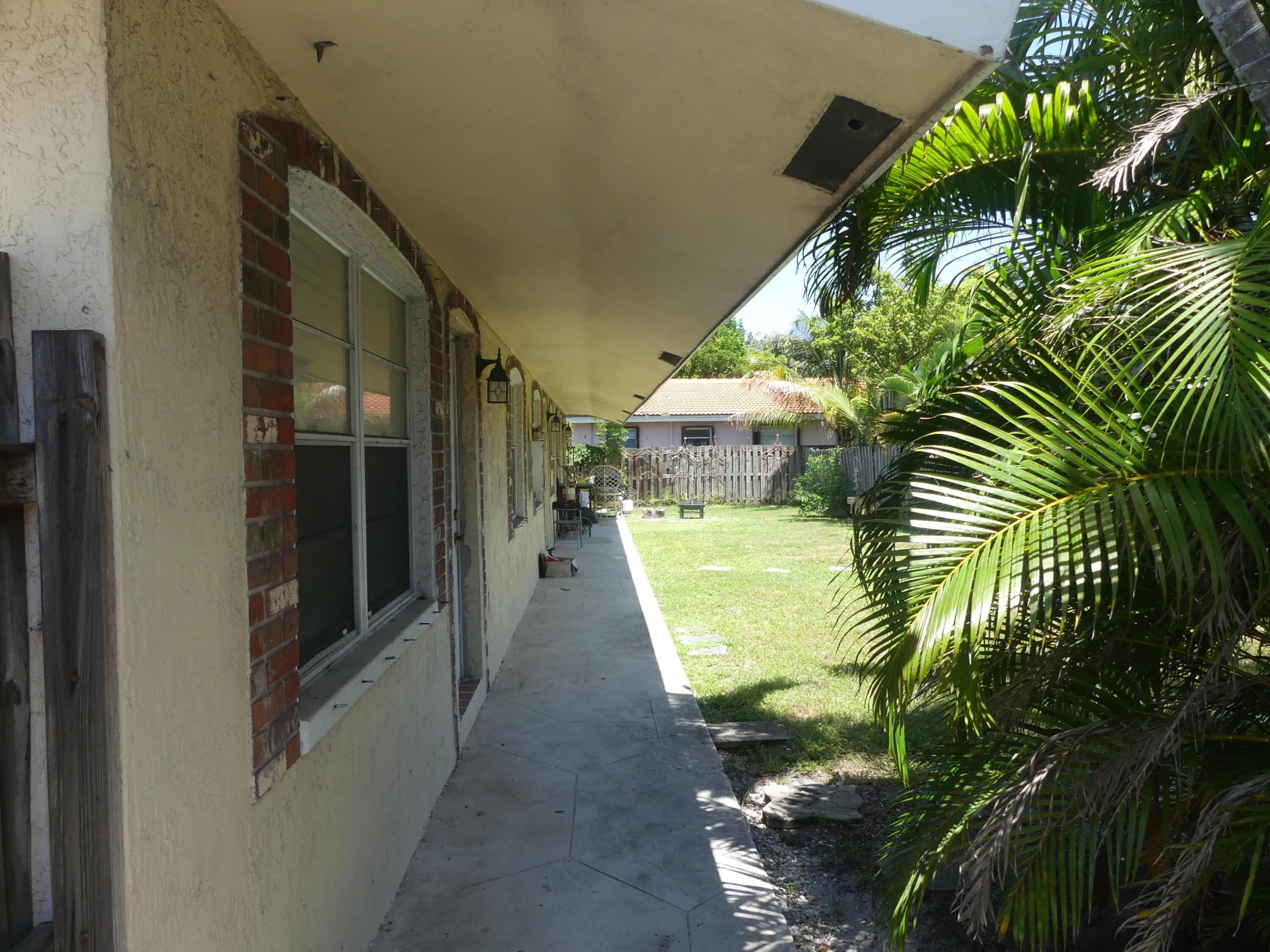 131 SW 15TH Street 1-3