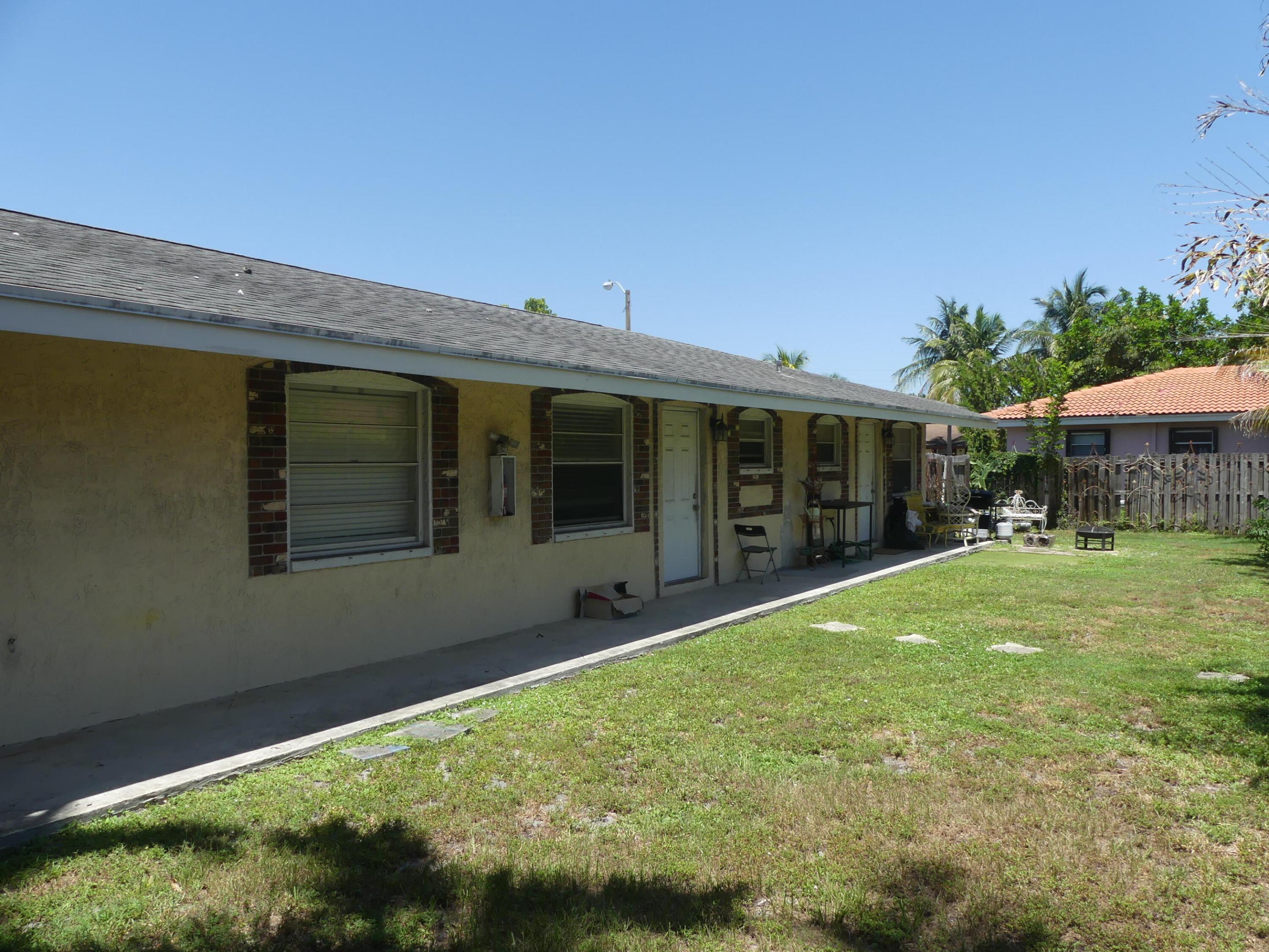 131 SW 15TH Street 1-3