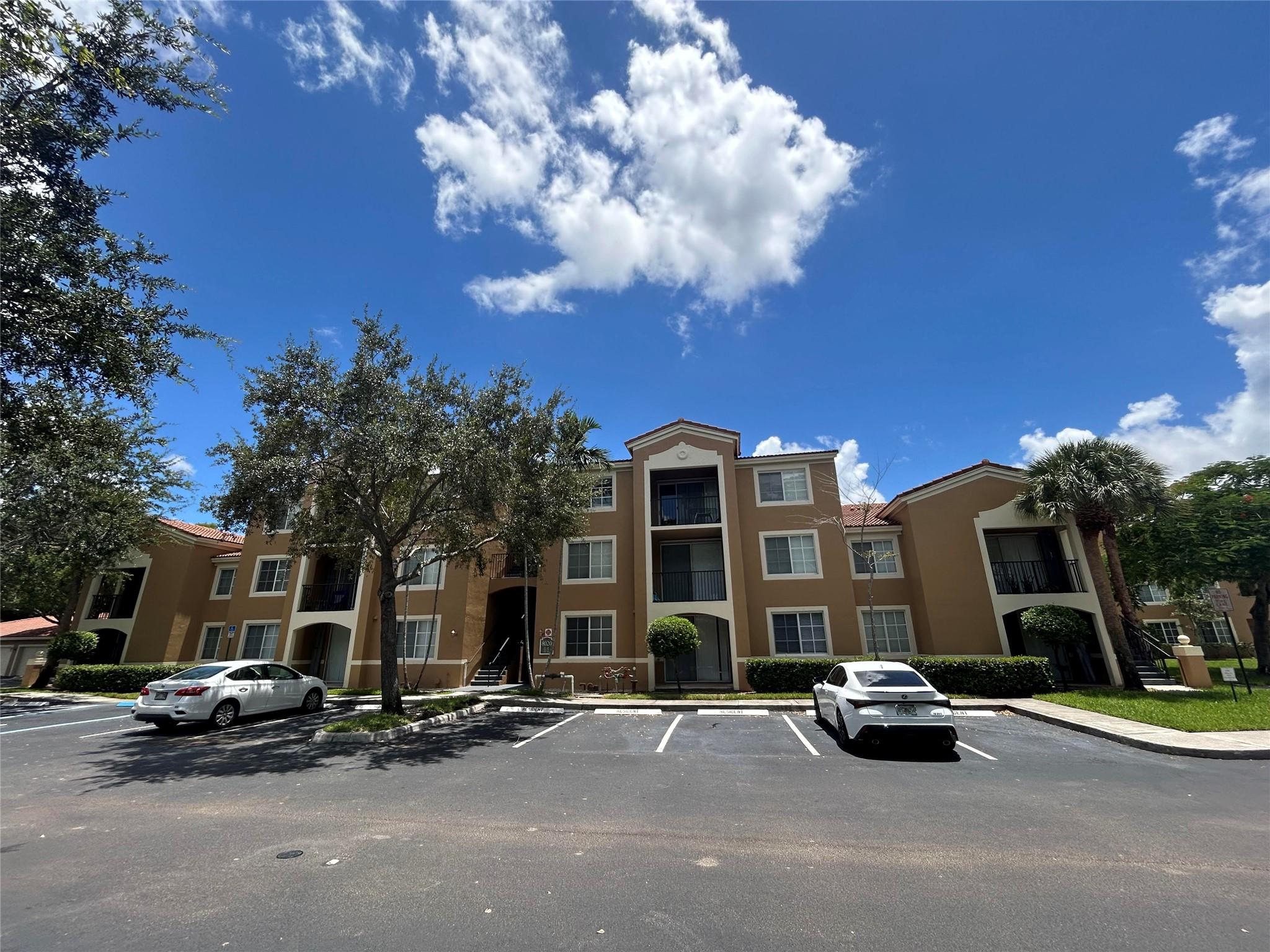 *** Welcome to this fantastic and well maintained 2/2 condominium unit with great amenities . El-AD Nob Hill also known as St Andrews, is a luxury Condominium community conveniently located just off the Sawgrass Expressway. Freshly painted, brand new appliances, newer laminated wood floor throughout . washer and dryer inside the unit. nice and bright and ready to move in. Enjoy a beautiful and relaxing view. This gated community has a tennis court, recently renovated clubhouse, full gym, racquetball court, large pool and spa along with walking trails and a library/business center. Do not miss ***