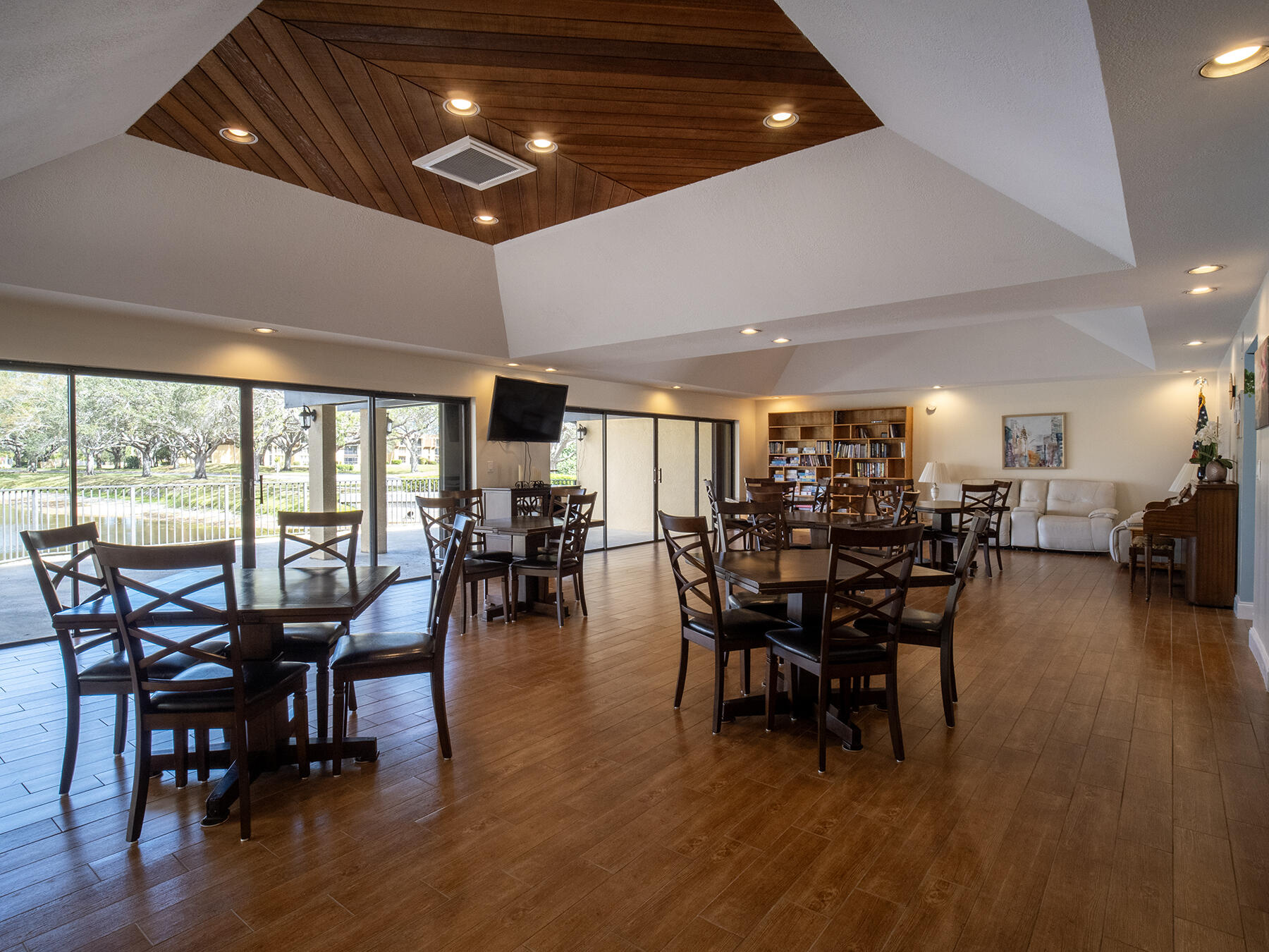 Woodland Lakes - Residential