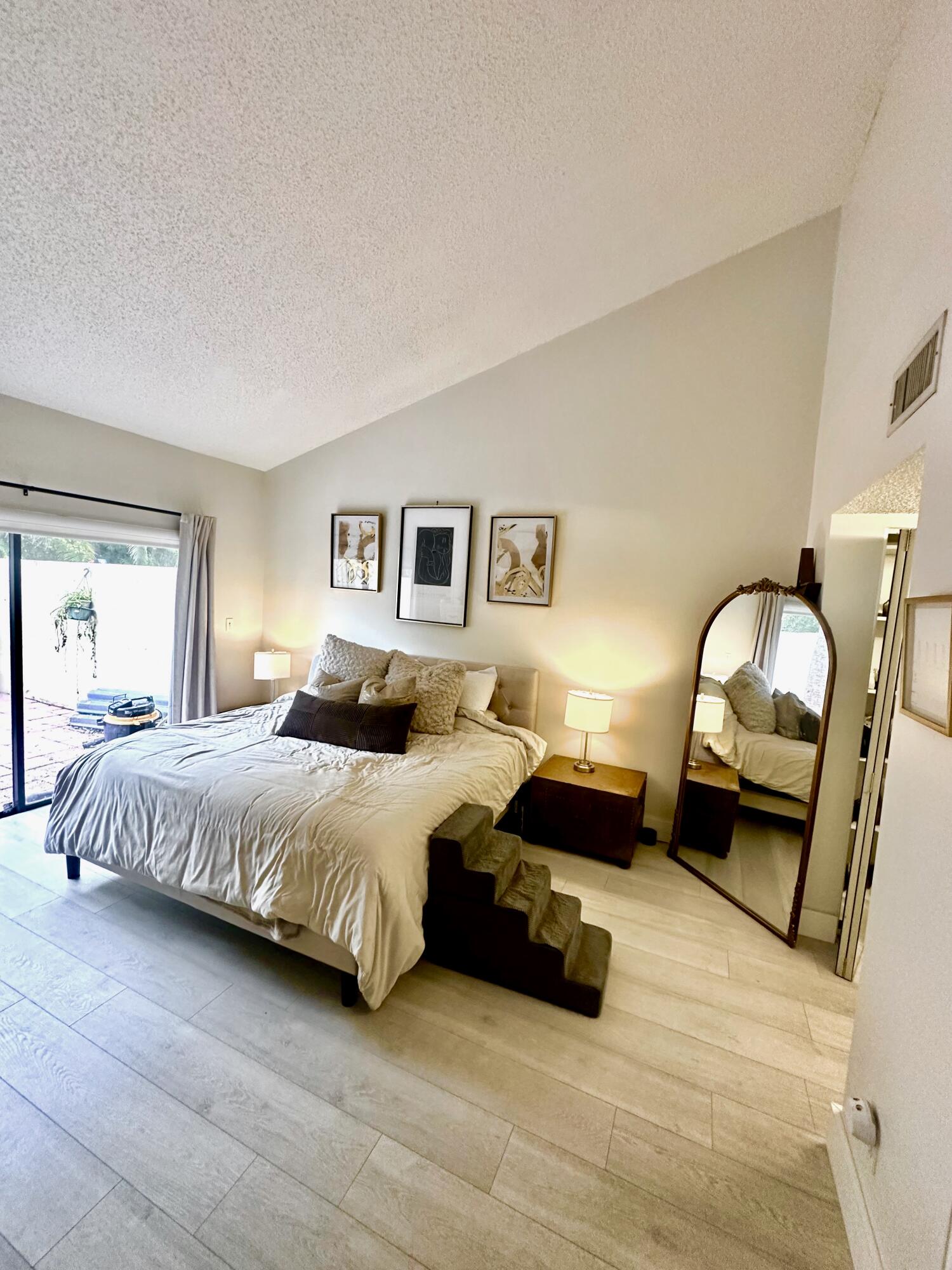 1400 NW 9th Avenue B-8