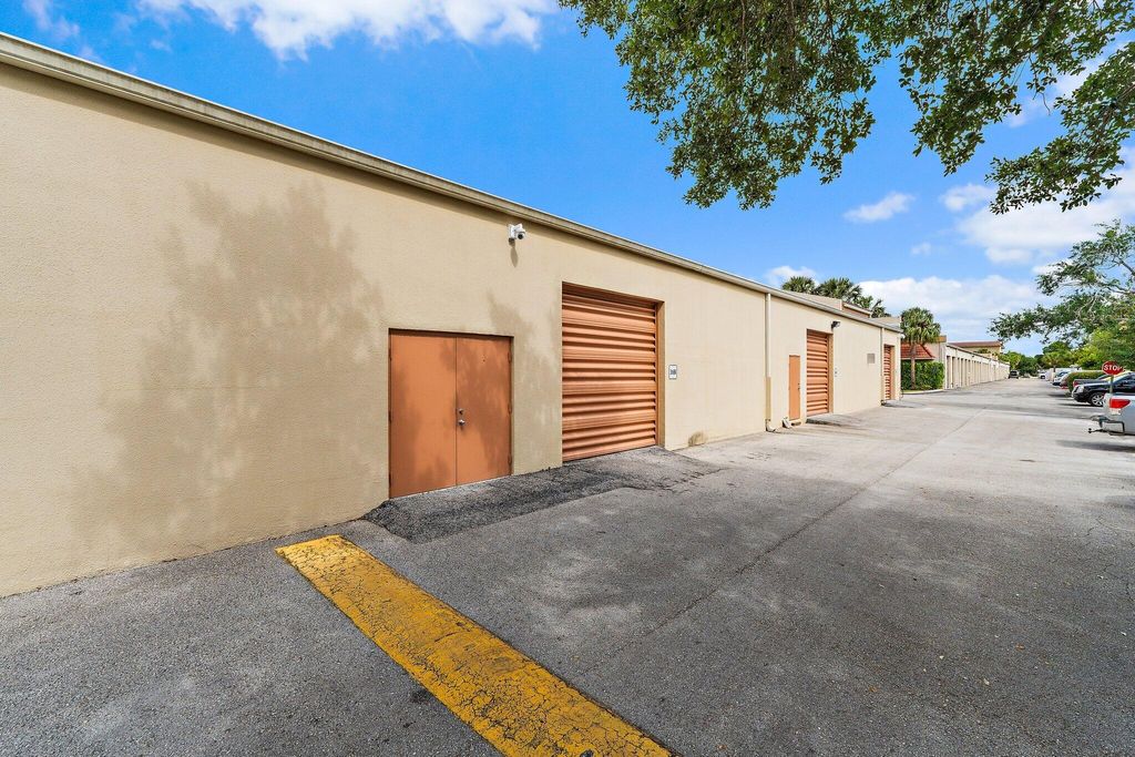 Photo of 803 Maplewood Drive #36b, Jupiter, FL 33458 (MLS # B26021716)