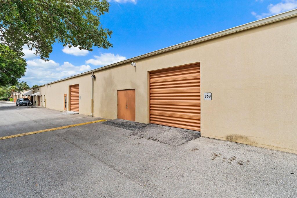 Photo of 803 Maplewood Drive #36b, Jupiter, FL 33458 (MLS # B26021716)