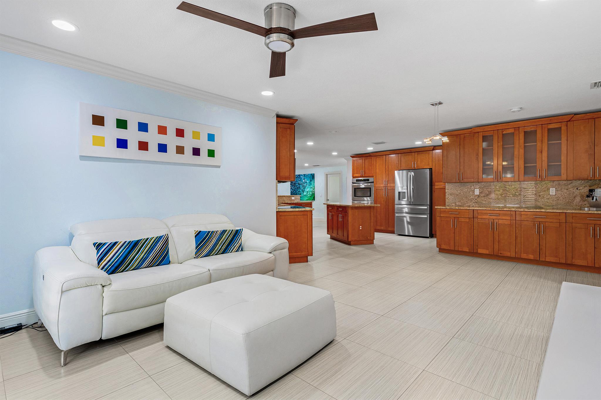 YACHT CLUB - Residential Lease