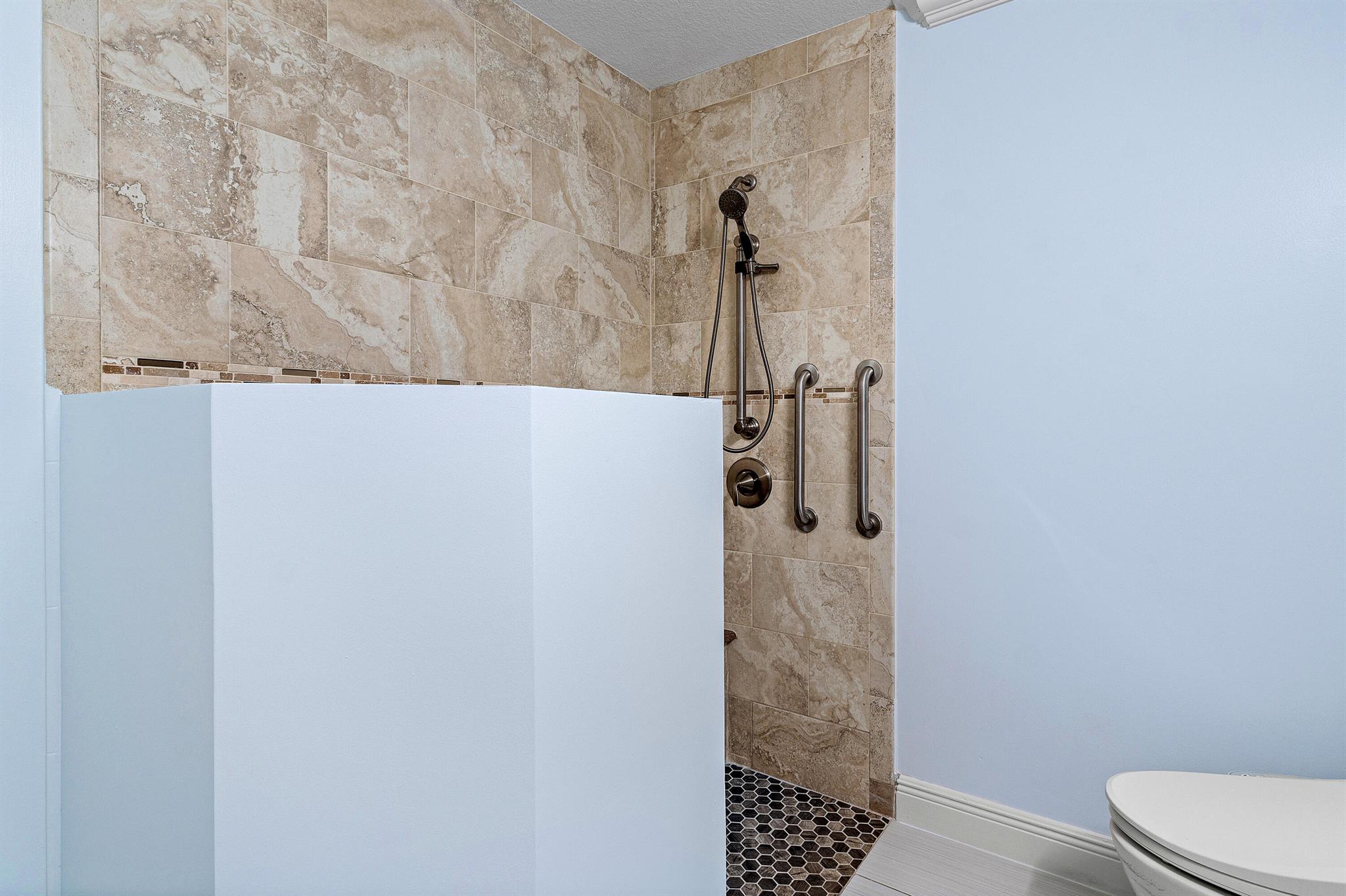 YACHT CLUB - Residential Lease