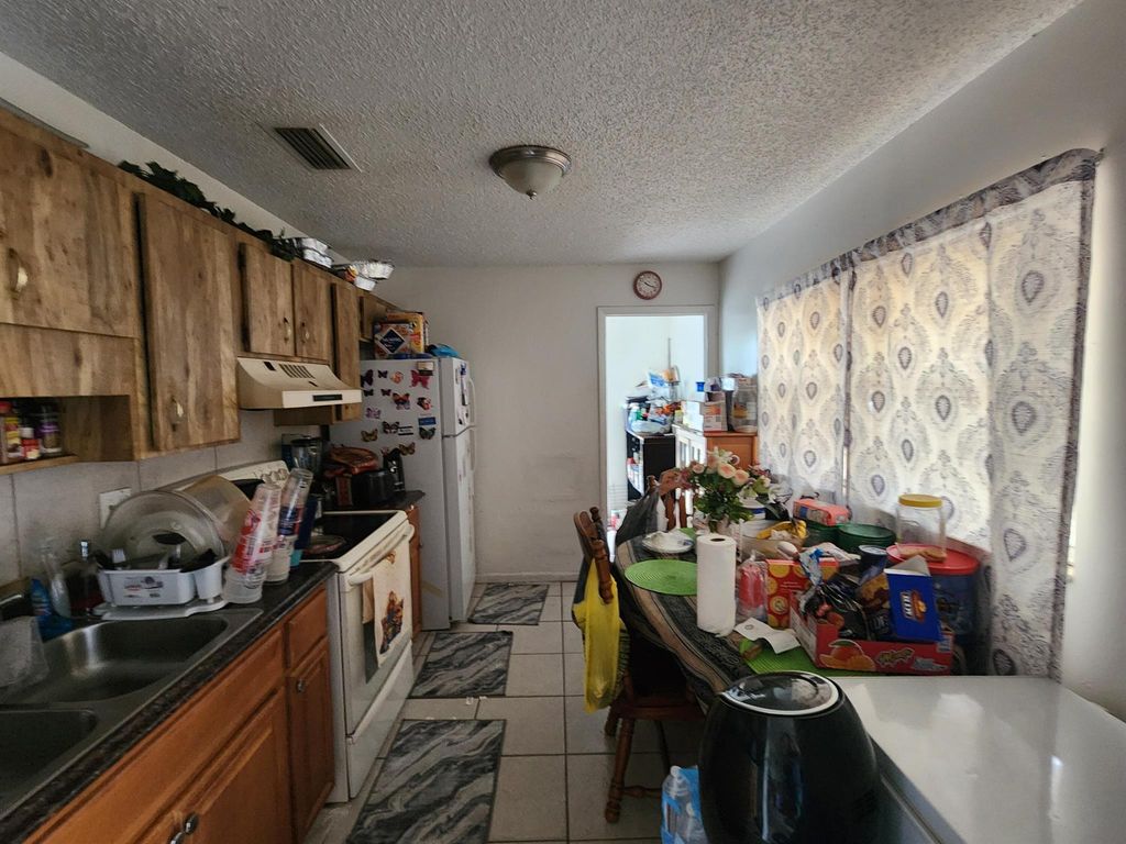 Photo of 1202 Avenue L, Fort Pierce, FL 34950 (MLS # R11073317)