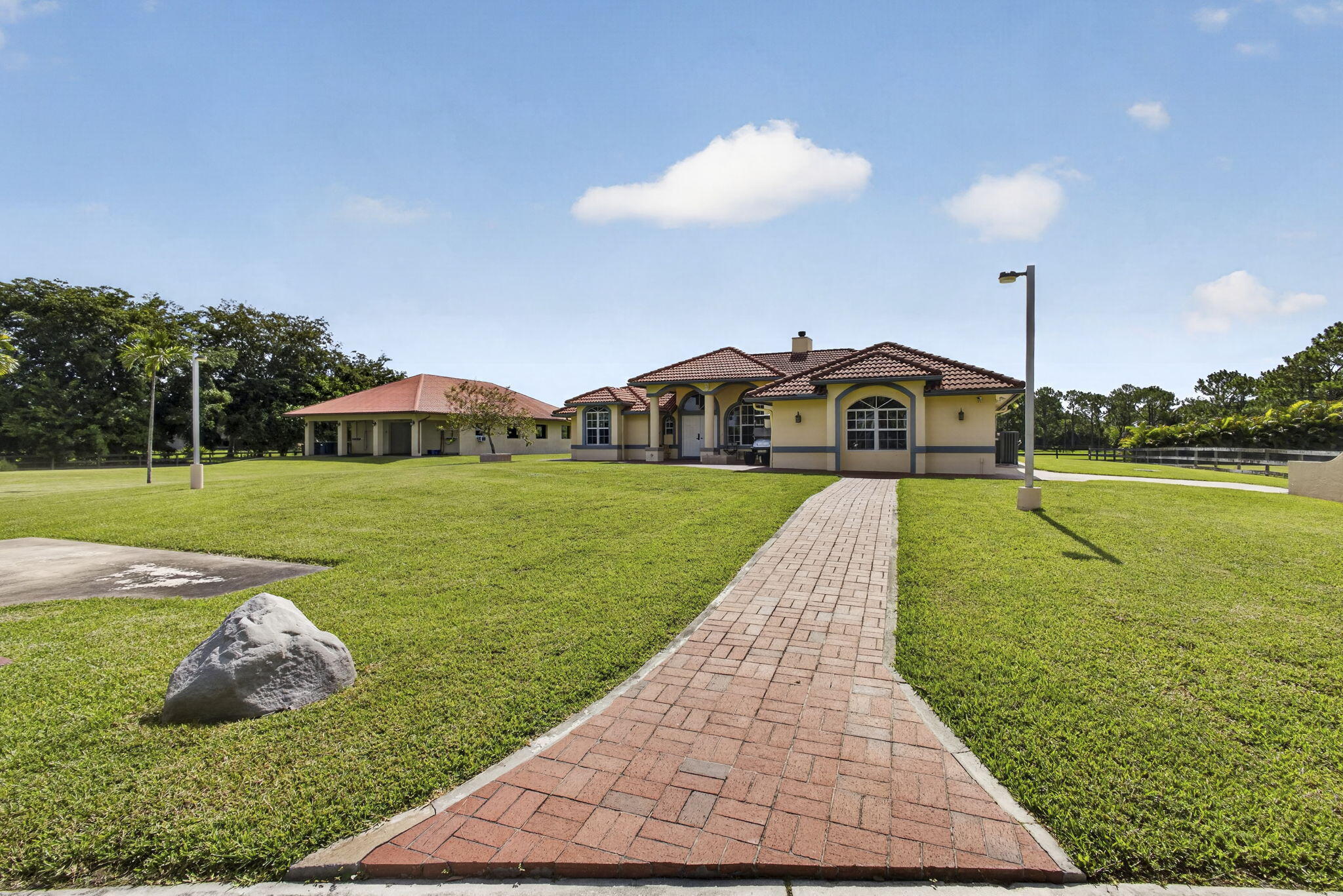 2564 Deer Run Trail