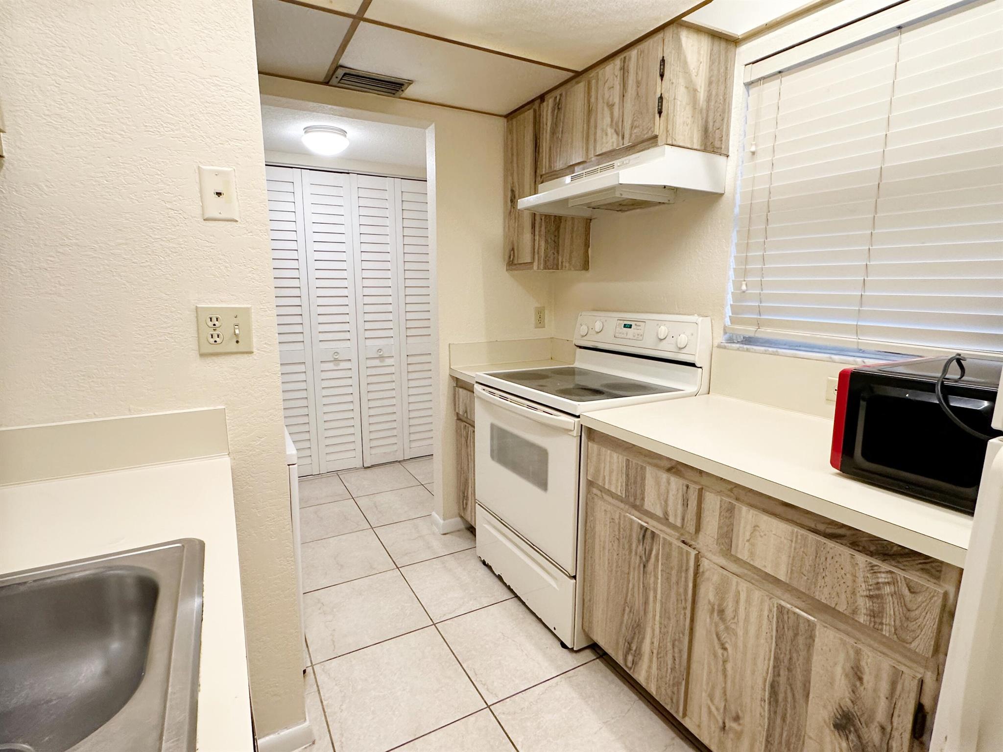 COUNTRY GARDENS CONDO - Residential Lease