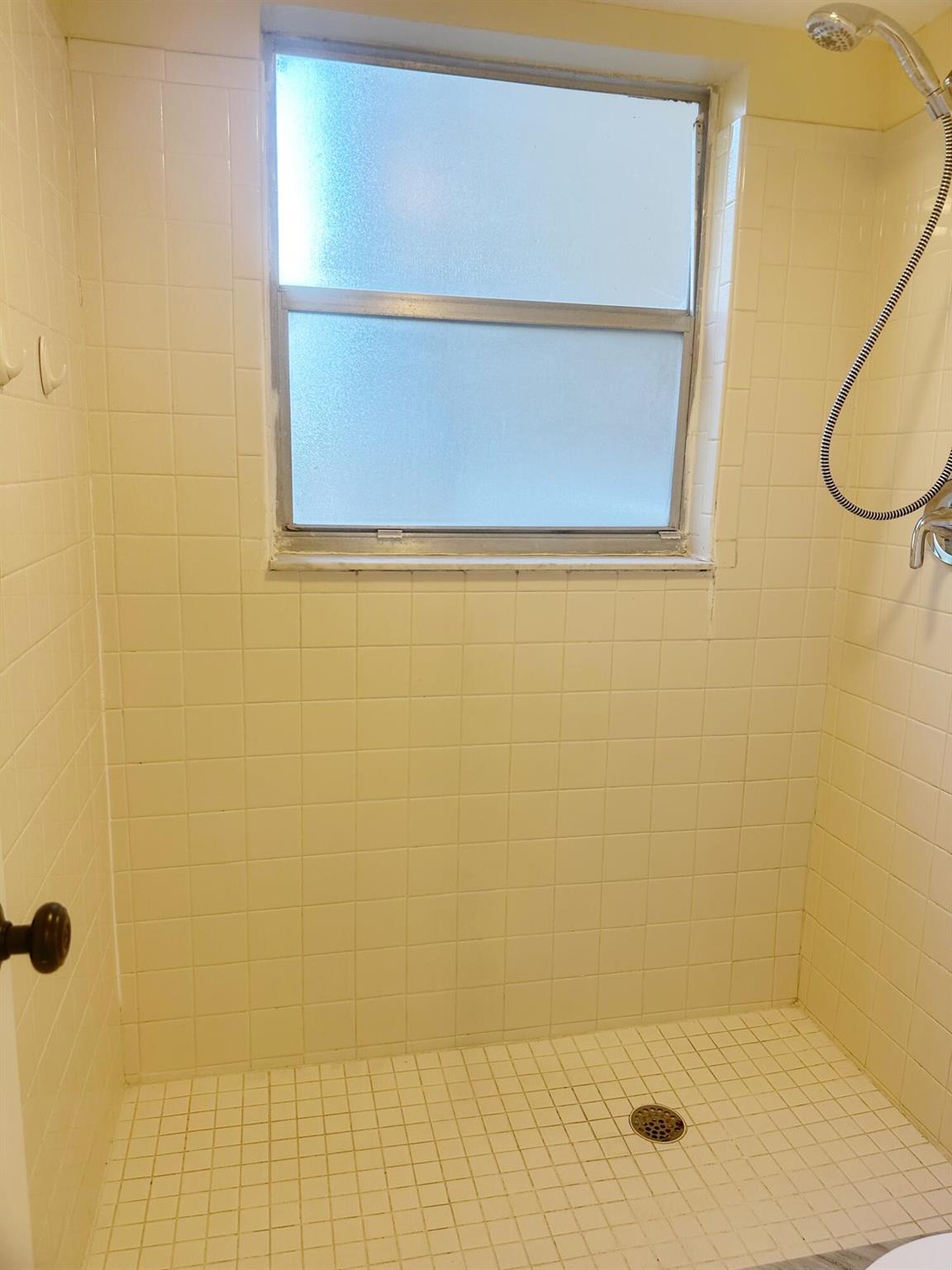 COUNTRY GARDENS CONDO - Residential Lease