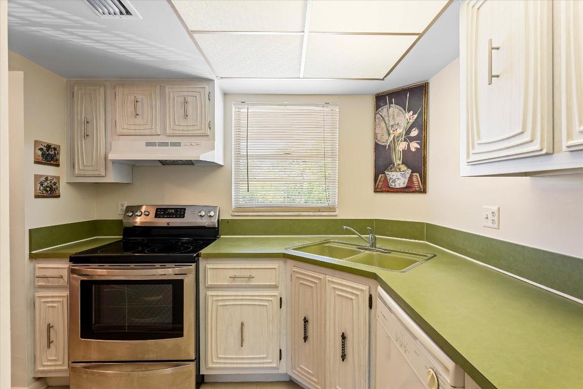 THE LITTLE CLUB CONDO - Residential