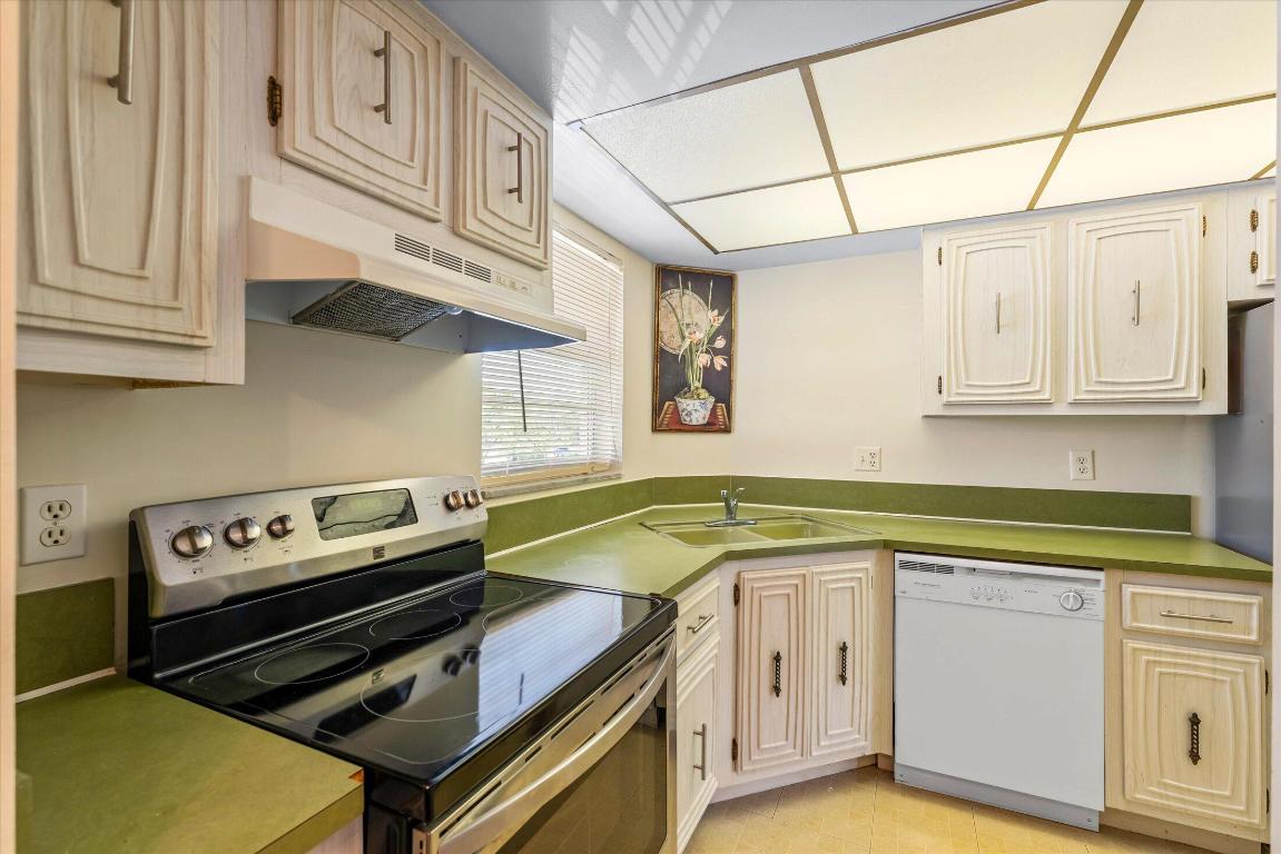 THE LITTLE CLUB CONDO - Residential