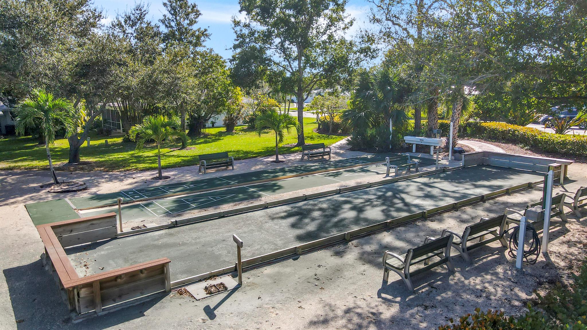 THE LITTLE CLUB CONDO - Residential