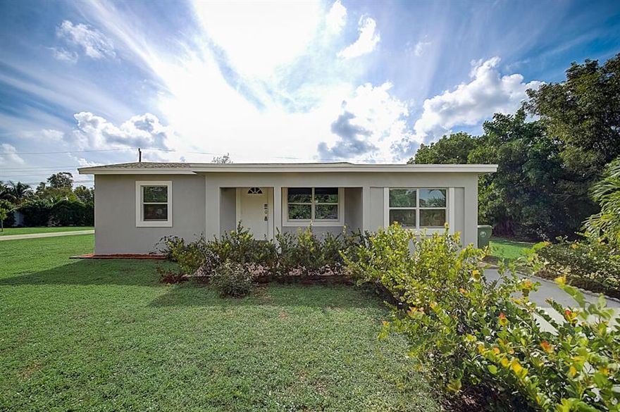 This Palm Springs one-story home offers granite countertops.