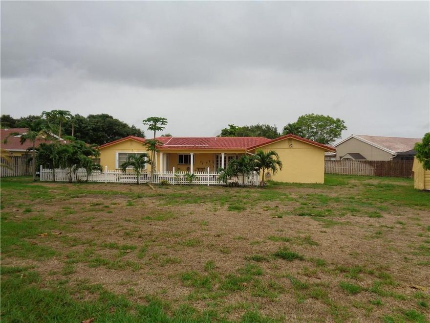 Spacious home very large pie shaped lot on the canal. Huge yard with open pool and spa. Stacked bedroom plan with two cabana bathrooms in addition to a 1/2 bath near the family room. Large living room, formal dining room, spacious kitchen and family room. Views to the pool and yard from most rooms. Very large covered patio area for entertaining. There is ample room for a boat or camper on the side yard behind the fence line. Many updates, home needs some work. Priced to move quickly. NOT SS OR REO.