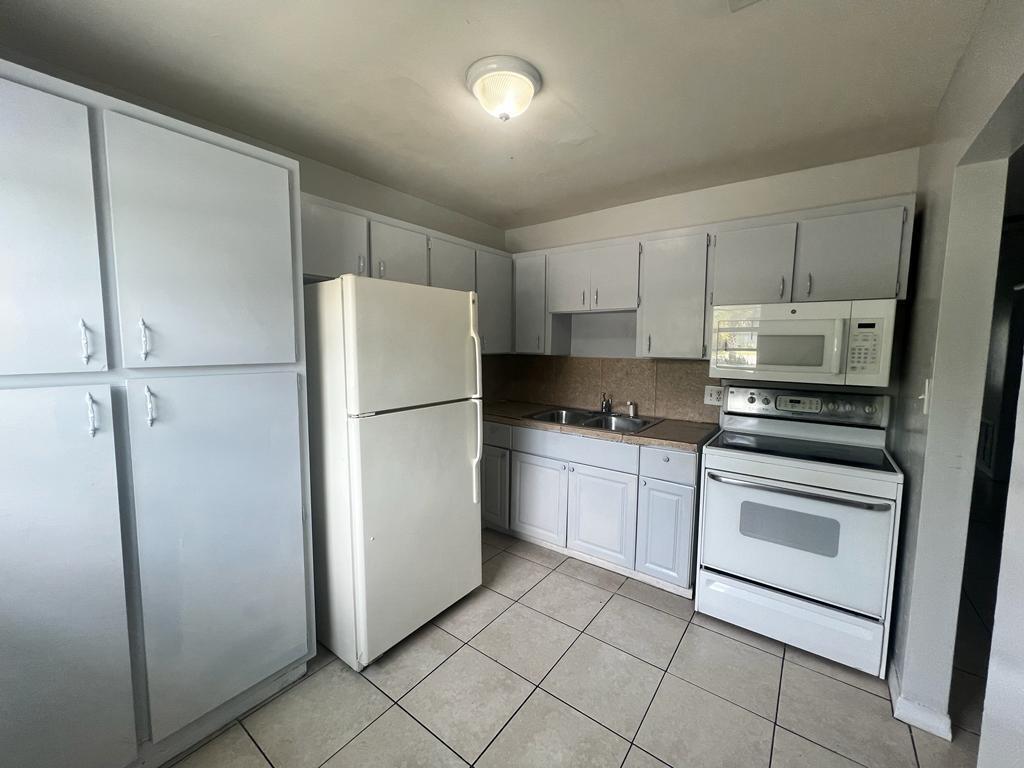 Move-In Made Simple: Just First Month's Rent + Security DepositWelcome to Louisiana Apartments -- your next home in the heart of Fort Pierce! Modern, Spacious, and Move-In Ready! 3-Bedroom in Fort Pierce Near Downtown & Beach. Simple Living & Great Value:- Brand New Refrigerator (on order)- Flat fee water utility: $100/month- Convenient parking: Up to two vehicles per unit- Fast application process: $125 application fee with quick approvalSecurity Deposit Alternative Available:- Save on upfront costs with Obligo's deposit-free program. This option allows qualified renters to skip the traditional cash security deposit and move in with ease