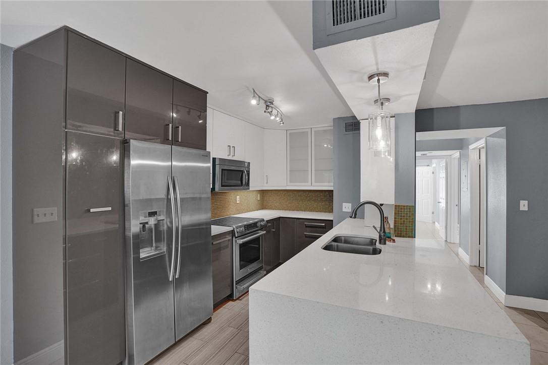 Sailboat Pointe - Residential