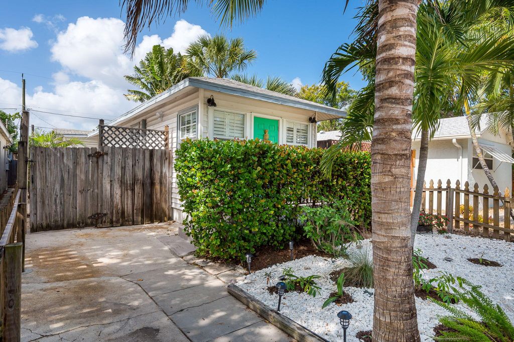 Photo of 111 S K Street #A, Lake Worth Beach, FL 33460 (MLS # R11001420)