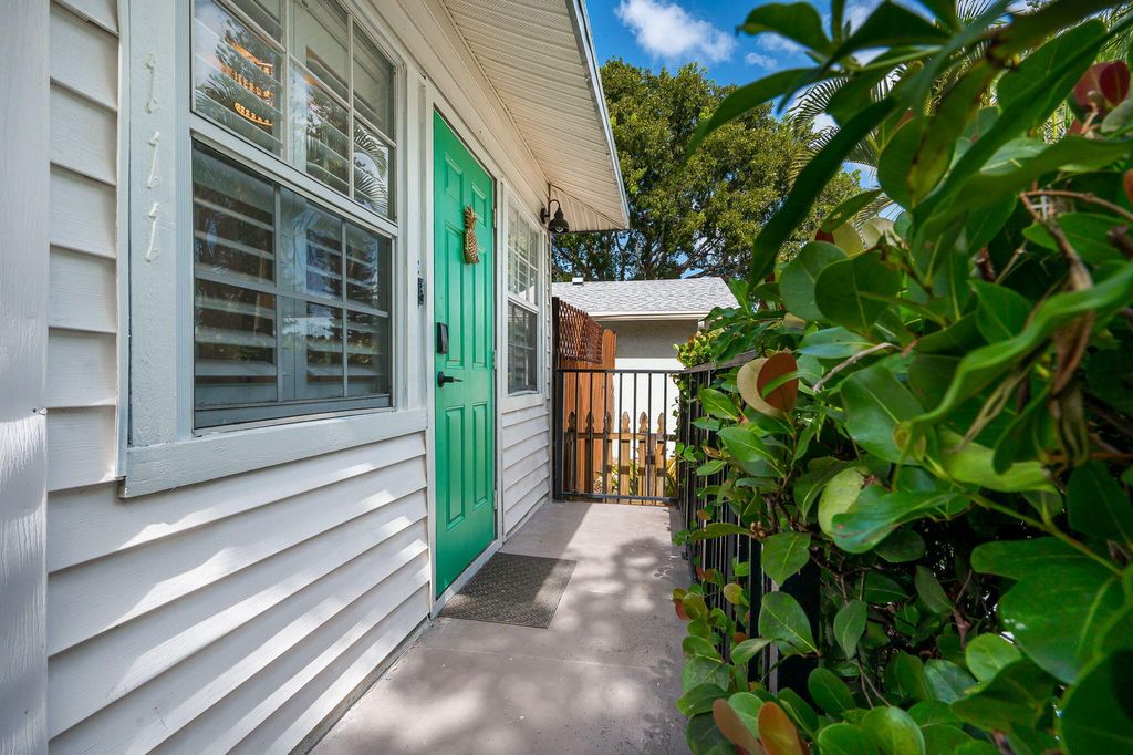 Photo of 111 S K Street #A, Lake Worth Beach, FL 33460 (MLS # R11001420)