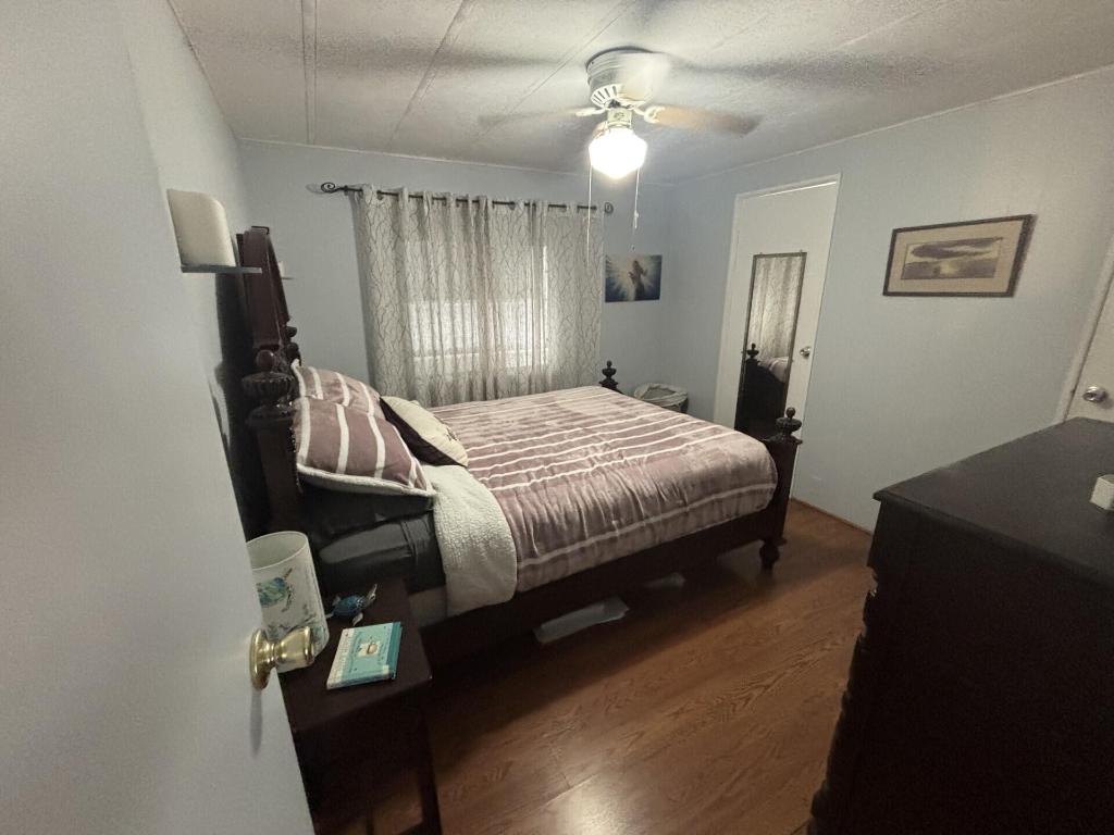 COUNTRY KNOLLS - Residential