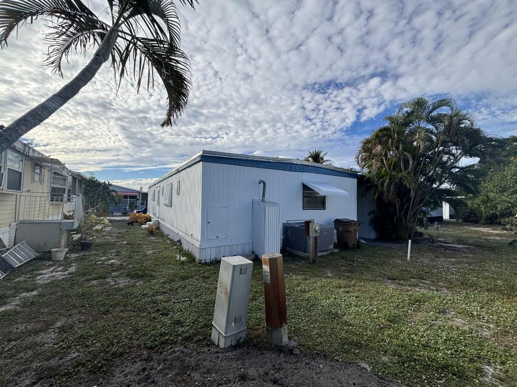 COUNTRY KNOLLS - Residential