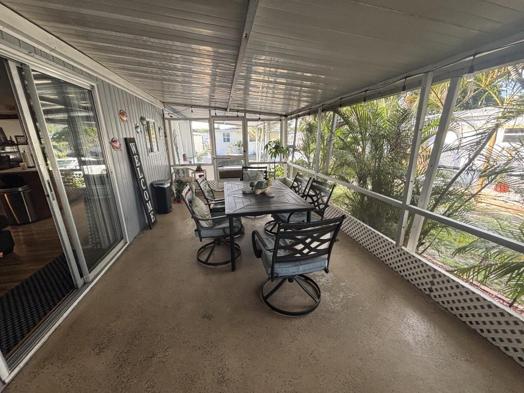 COUNTRY KNOLLS - Residential