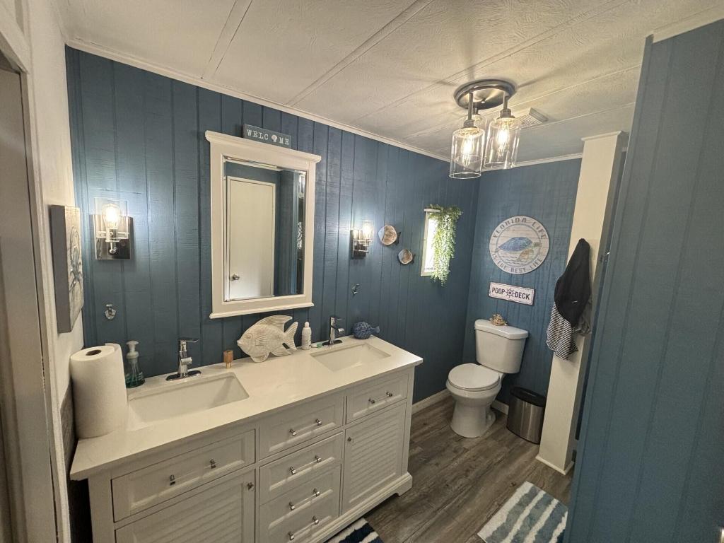 COUNTRY KNOLLS - Residential