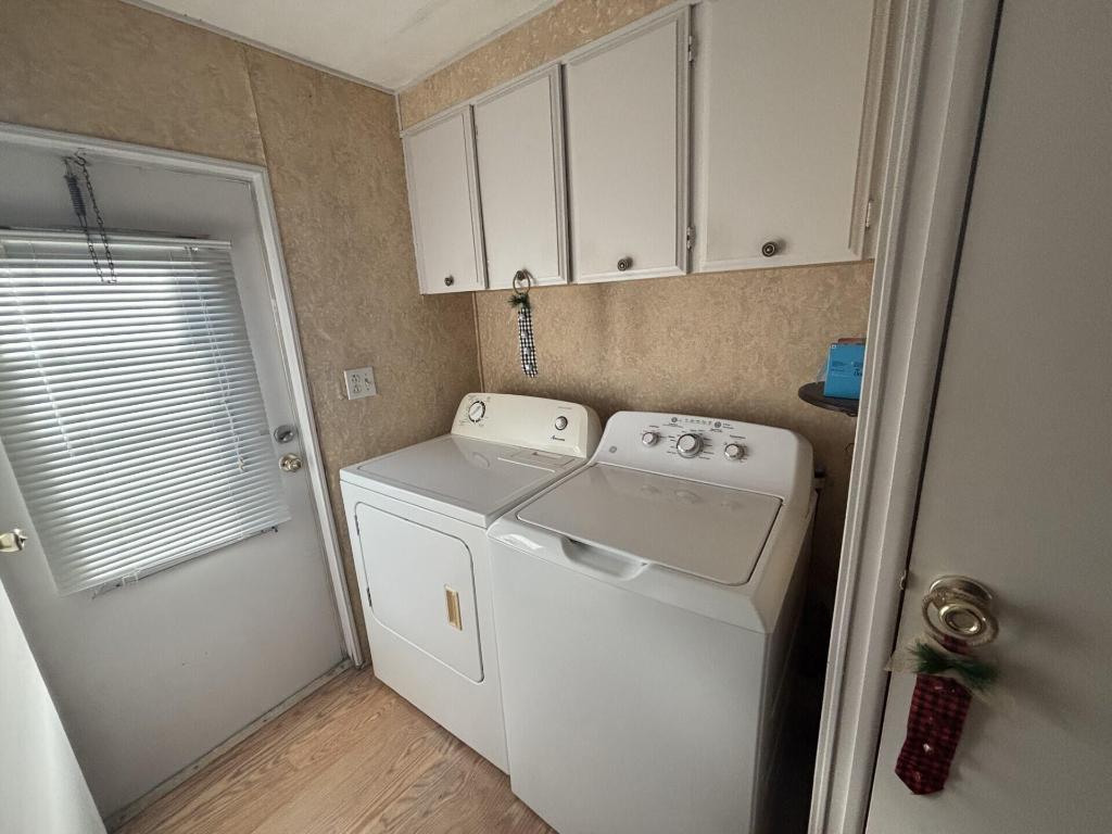 COUNTRY KNOLLS - Residential