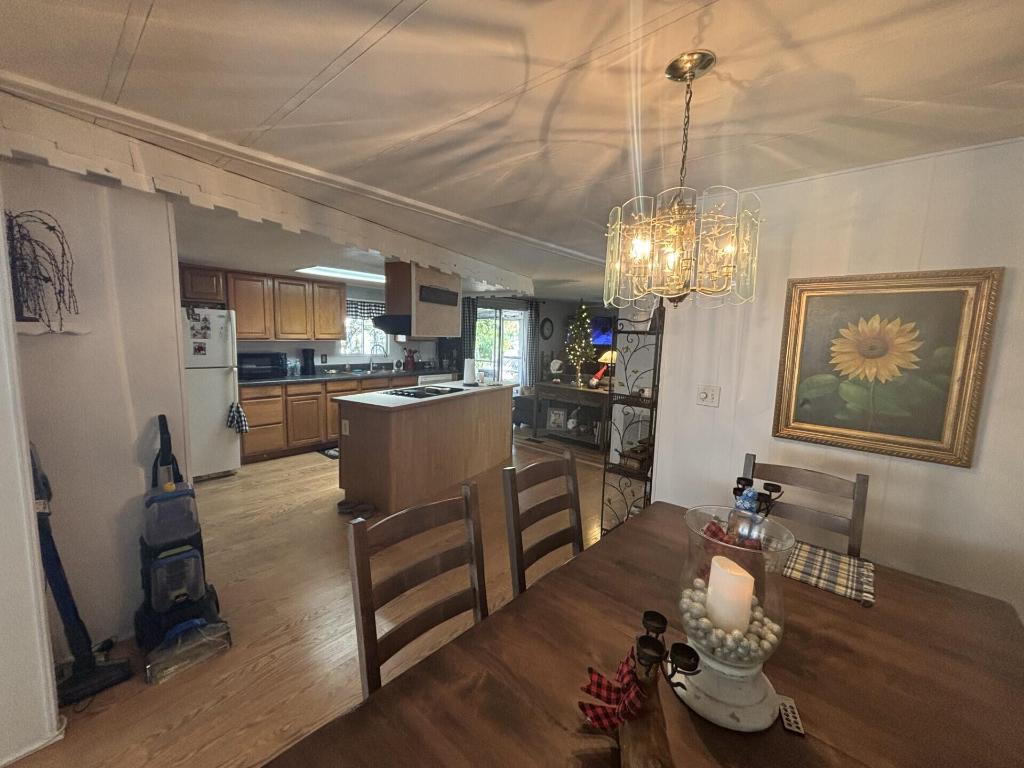 COUNTRY KNOLLS - Residential