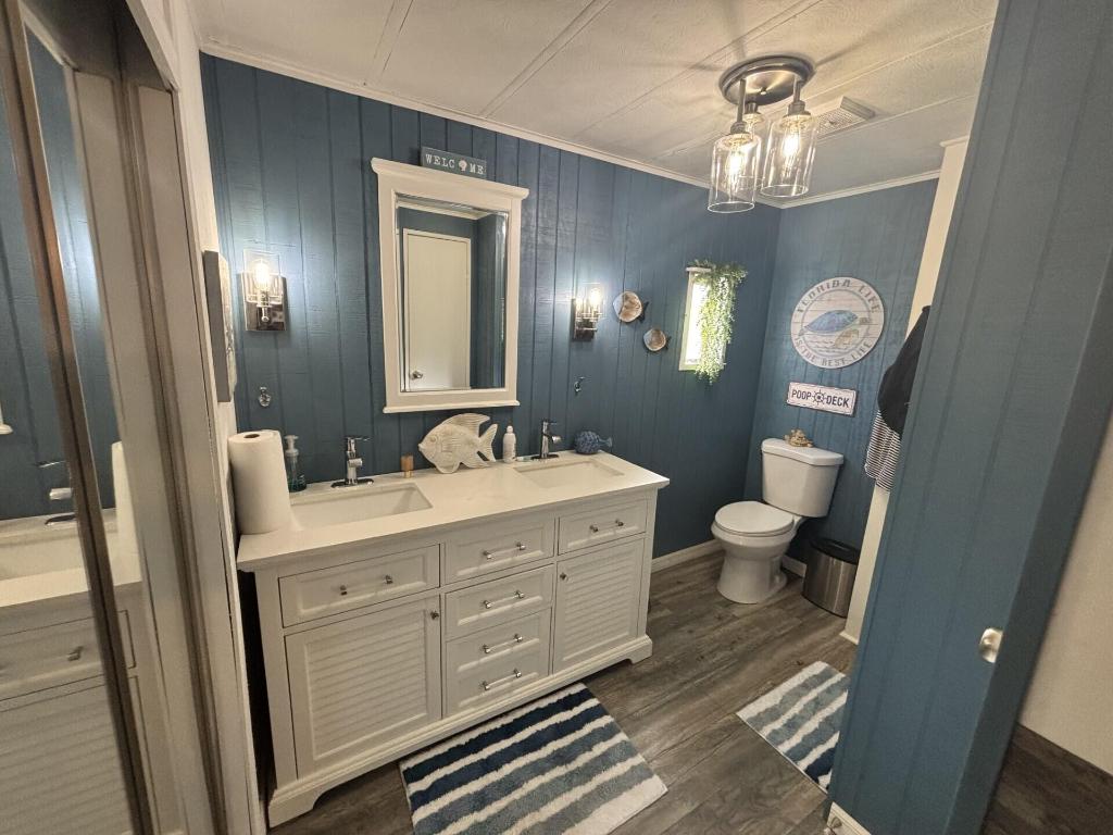 COUNTRY KNOLLS - Residential