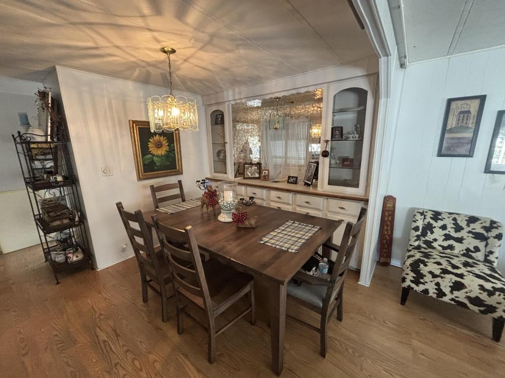 COUNTRY KNOLLS - Residential