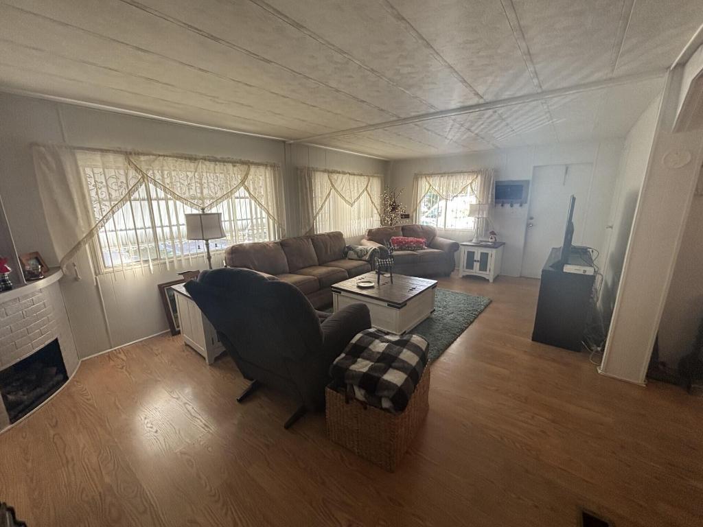 COUNTRY KNOLLS - Residential