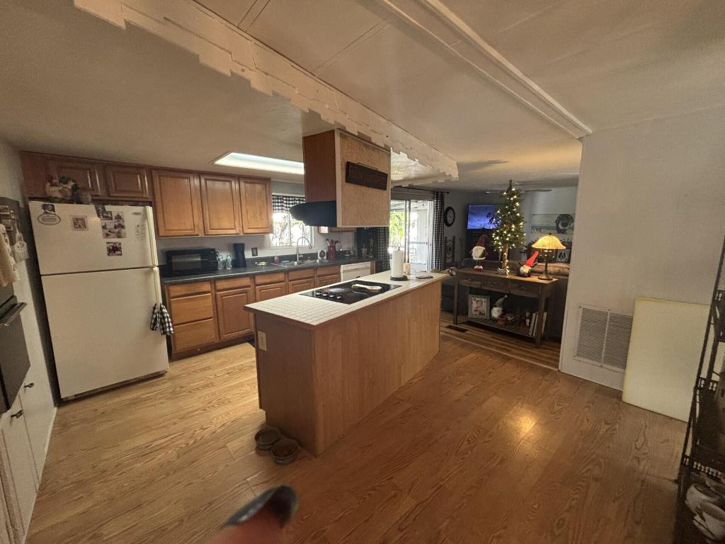 COUNTRY KNOLLS - Residential