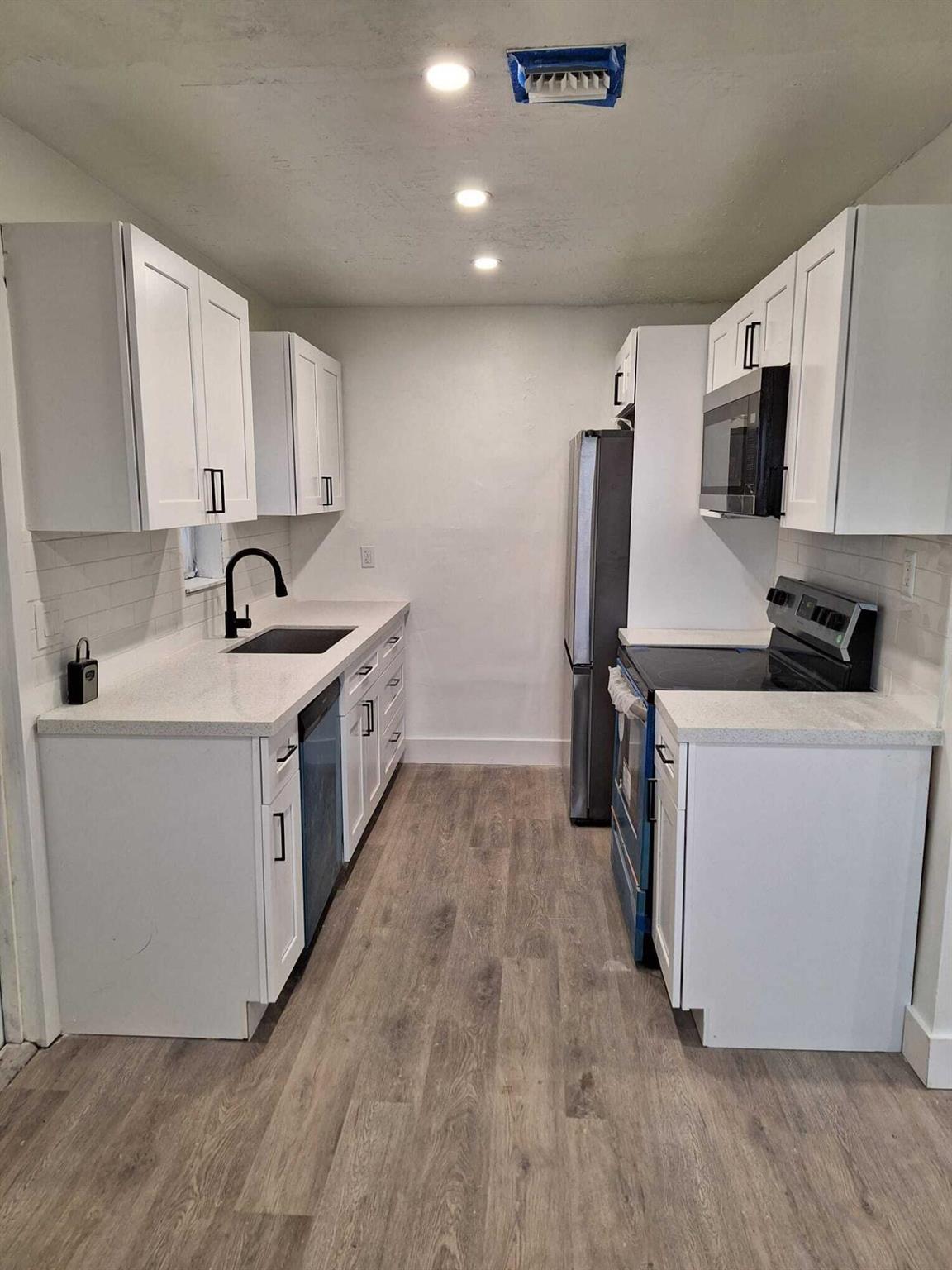 RIVIERA BEACH HEIGHTS ADD 10 - Residential Lease