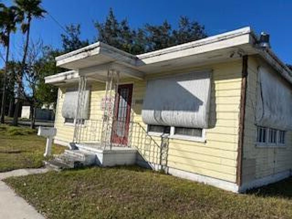 Photo of 602 W Midway Road, Fort Pierce, FL (MLS # R11158429)
