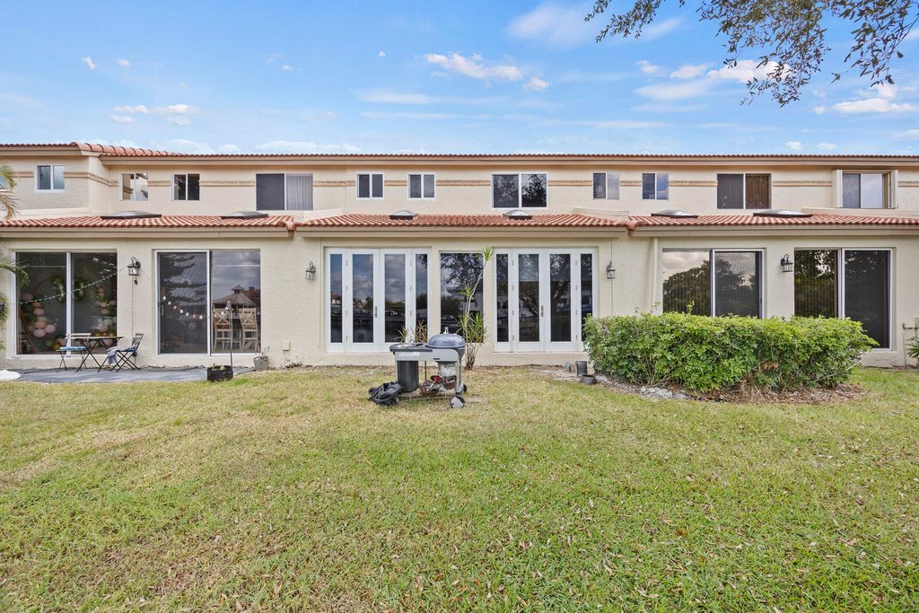 Photo of 6822 Via Regina, Boca Raton, FL 33433 (MLS # R11145968)
