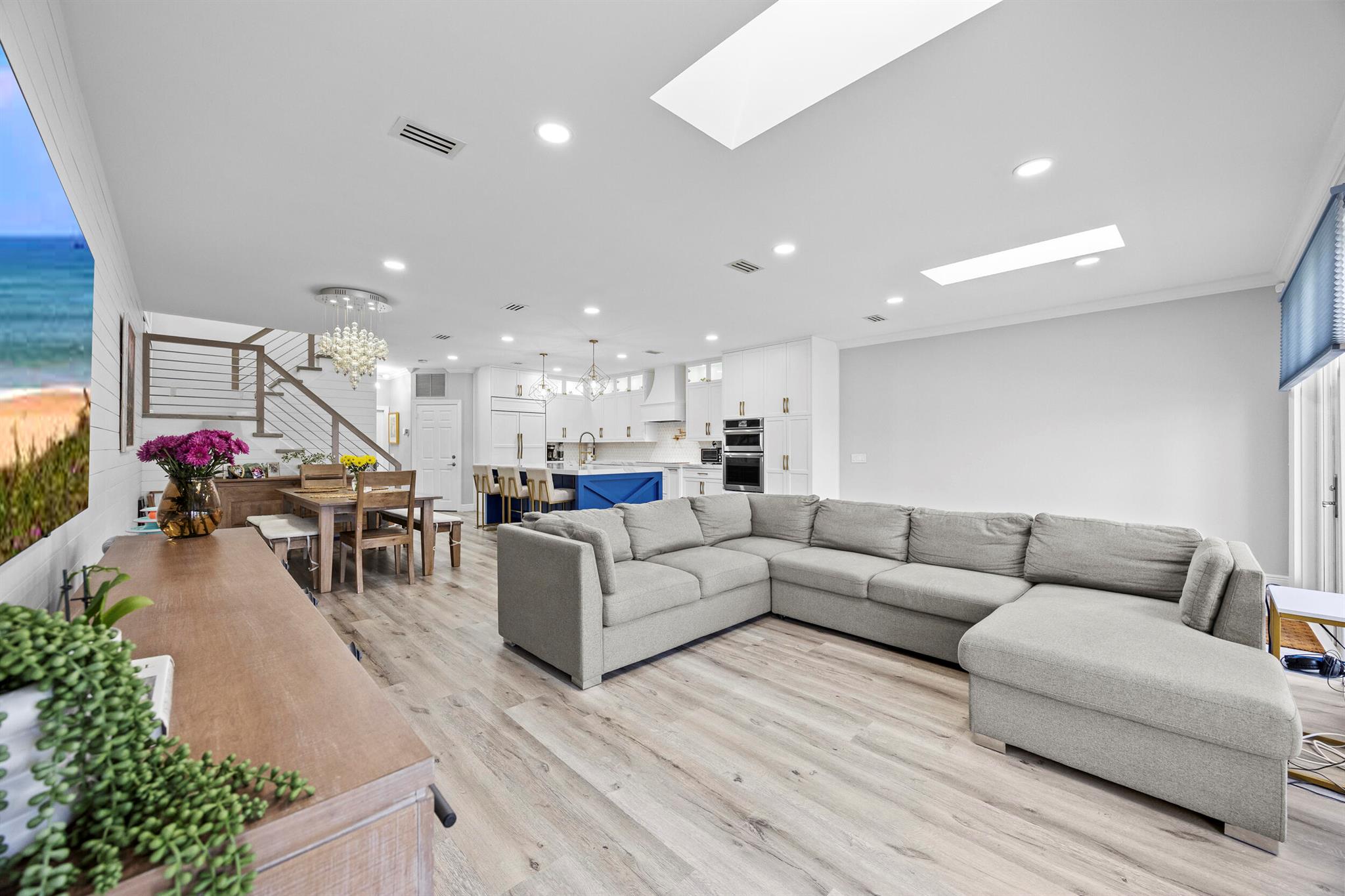 View photos, virtual tours, details... 6822 Via Regina