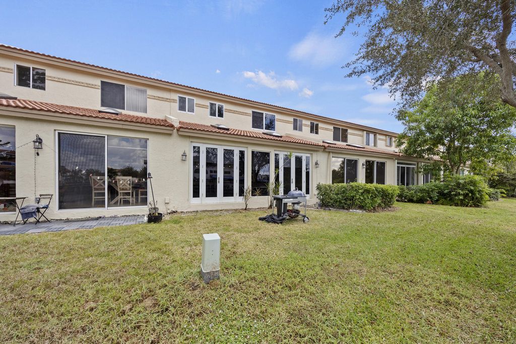 Photo of 6822 Via Regina, Boca Raton, FL 33433 (MLS # R11145968)