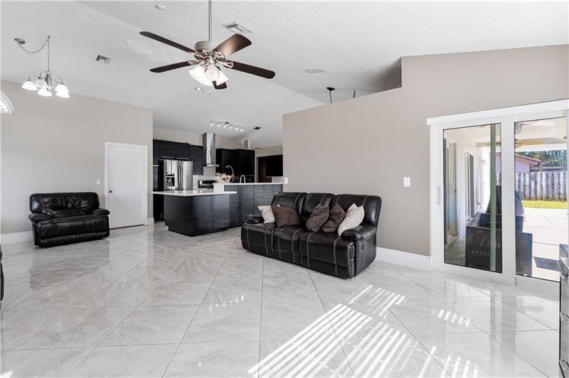 ROYAL PALM SOUTH SEC 2 - Residential Lease