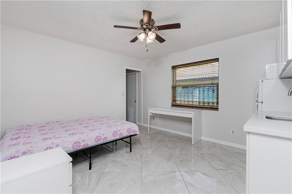 ROYAL PALM SOUTH SEC 2 - Residential Lease
