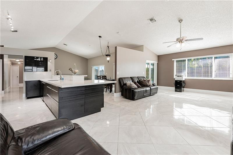 ROYAL PALM SOUTH SEC 2 - Residential Lease