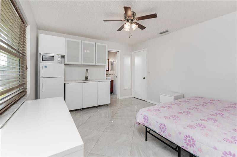 ROYAL PALM SOUTH SEC 2 - Residential Lease